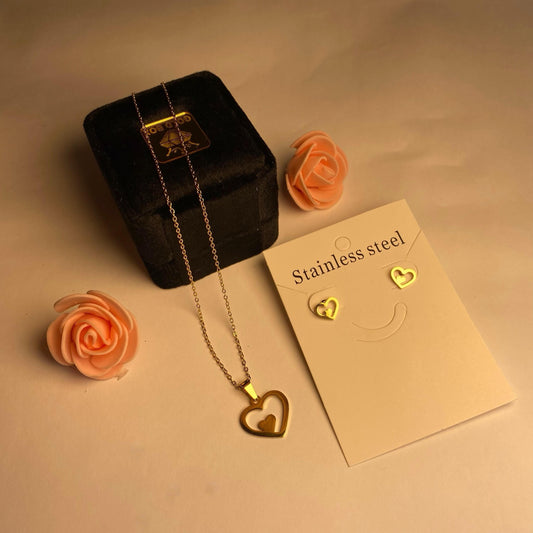 Heartfelt Connection Gold Pendant Set